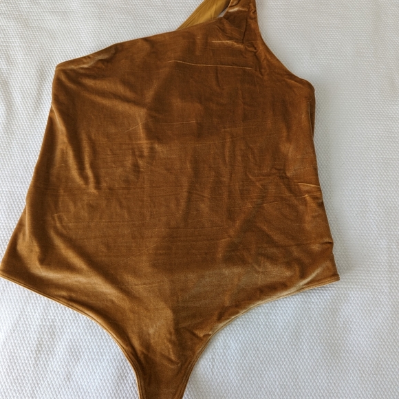 Fabletics Gigi velour bodysuit Gold Large Size 2X. - Picture 7 of 8